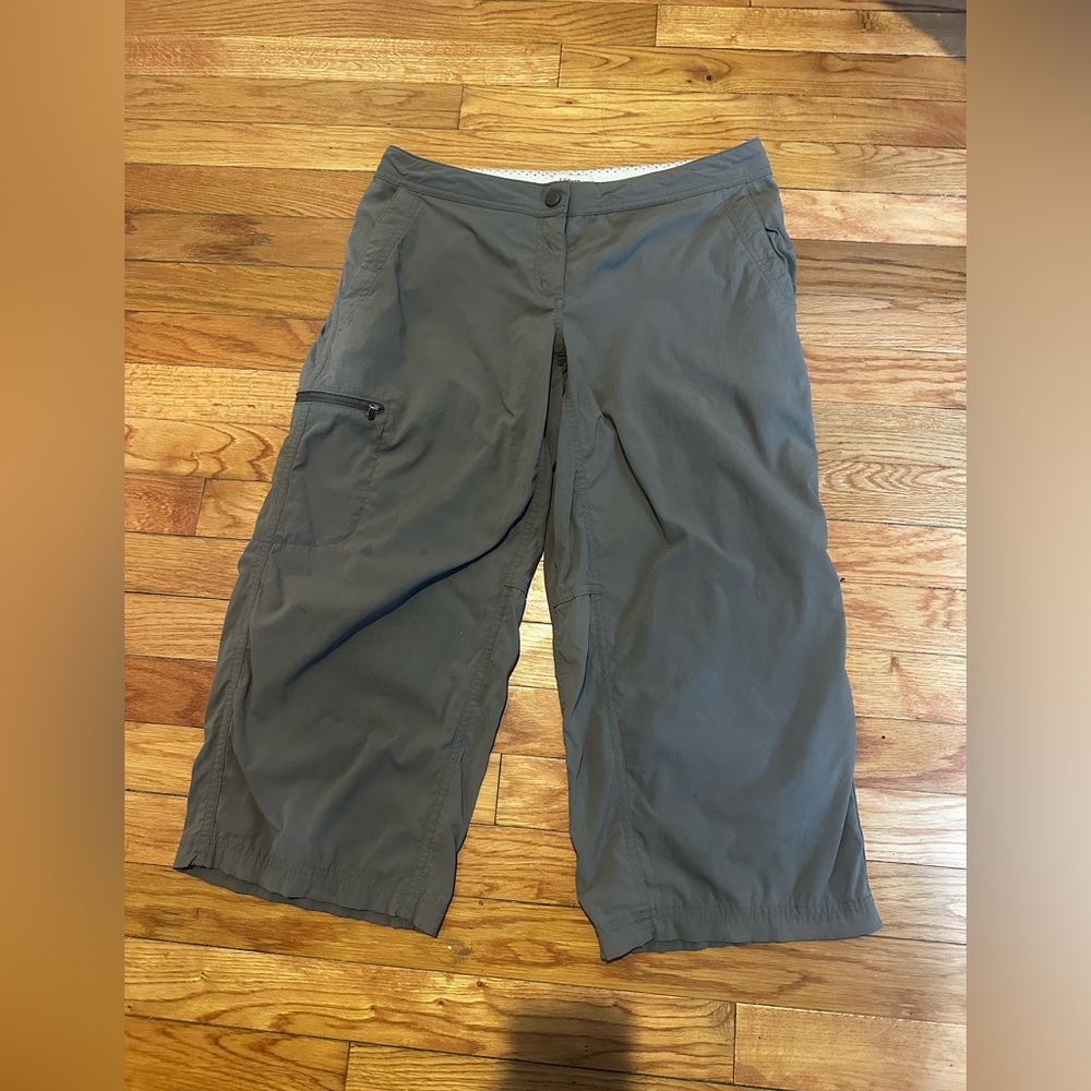 LL Bean Women’s Cropped Pants Gray 6P Zipped Pockets Adjustable Waist Buttons